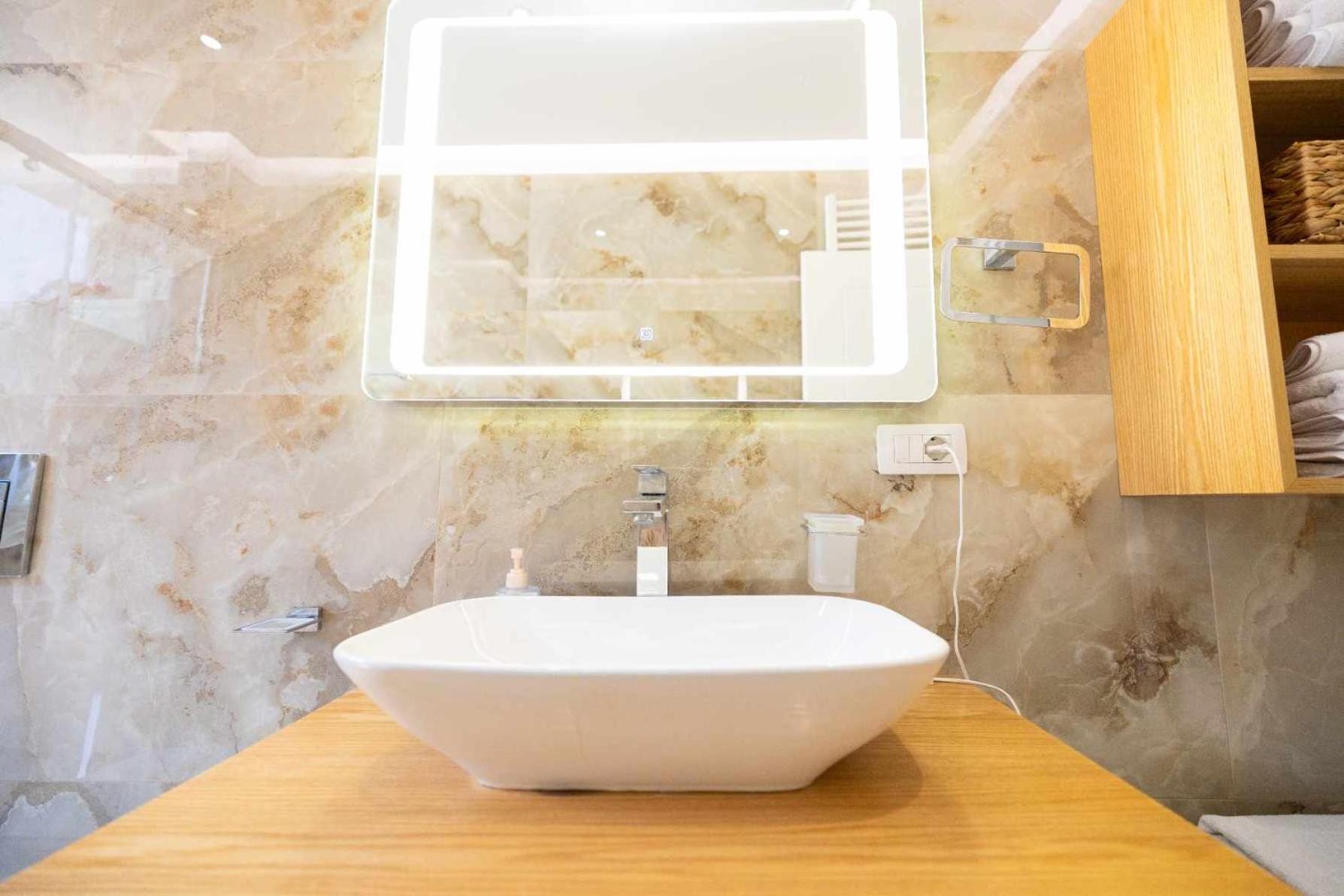 Zoto Luxury * Himare